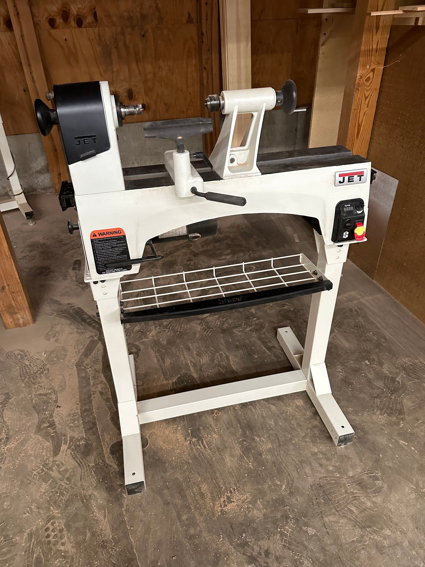 Jet JWL-1221VS 12'' x 21'' Variable Speed Bench Wood Lathe